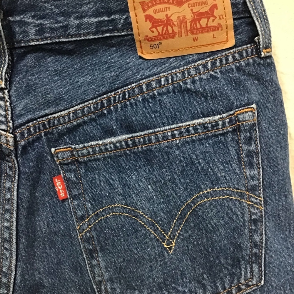 Levi’s 501 High Rise Denim Cut Off Shorts Women’s 27 Button Fly Ripped 90s Y2K - Picture 6 of 6